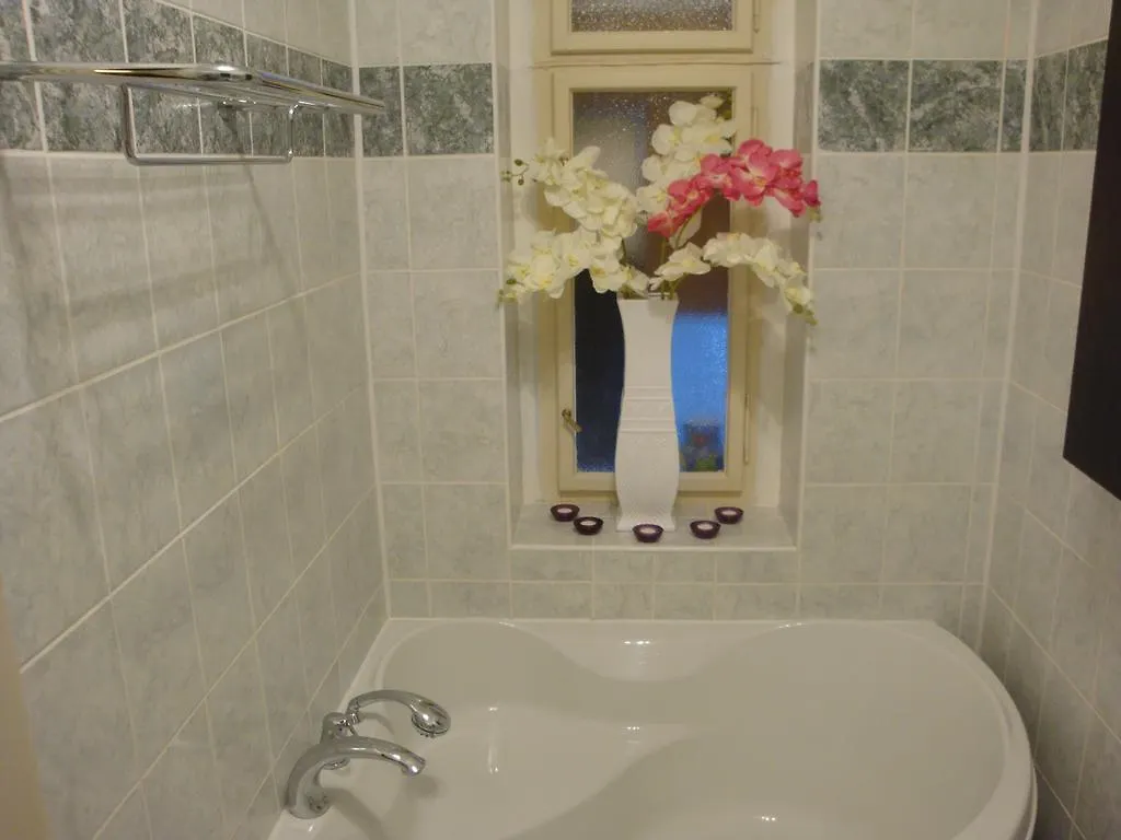 קרלובי וארי Apartment Themis