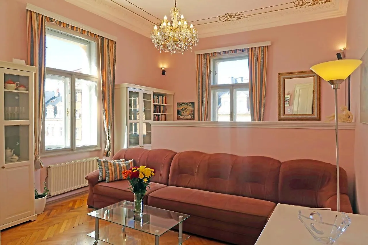 קרלובי וארי Apartment Themis