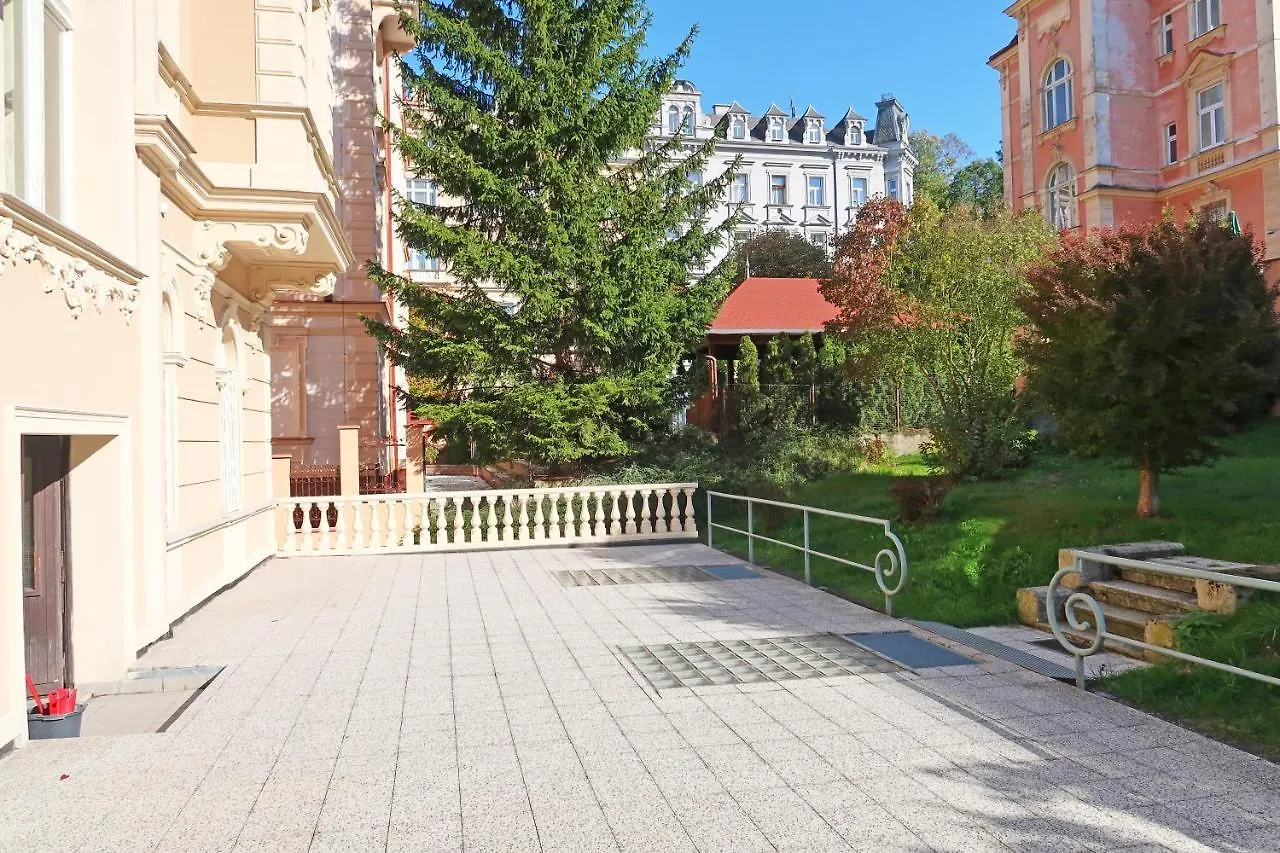 קרלובי וארי Apartment Themis